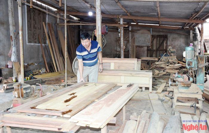 Mô hình phát triển nghề mộc truyền thống của giáo dân Nguyễn Văn Nghĩa ở Giáo xứ Mỹ Dụ, xã Lam Thành (gồm các xã: Châu Nhân, Hưng Nghĩa, Hưng Thành và Phúc Lợi, huyện Hưng Nguyên sáp nhập; giáo xứ Mỹ Dụ thuộc xã Châu Nhân cũ). Ảnh: Công Kiên