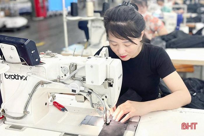 Công ty CP may BGG Hương Sơn chuyên may gia công xuất khẩu sang các thị trường Mỹ, Nhật Bản... 