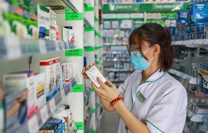 Thông tư số 30/2025/TT-BYT hướng dẫn áp dụng tiêu chuẩn chất lượng, kiểm nghiệm thuốc, nguyên liệu làm thuốc và thu hồi, xử lý thuốc vi phạm.