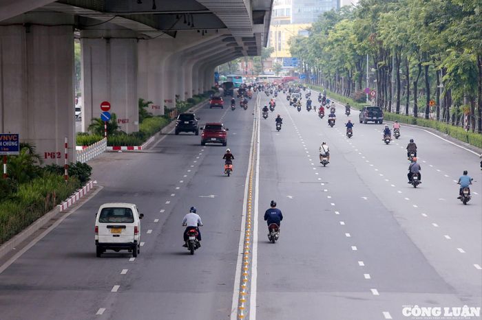 Sở Xây dựng Hà Nội cho biết, việc triển khai phân làn cứng là giải pháp quan trọng để lập lại trật tự an toàn giao thông, từng bước cải thiện ý thức chấp hành của người dân và giảm thiểu tình trạng ùn tắc trên tuyến.