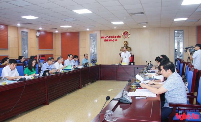 Quang cảnh cuộc họp thẩm tra. Ảnh: Mai Hoa