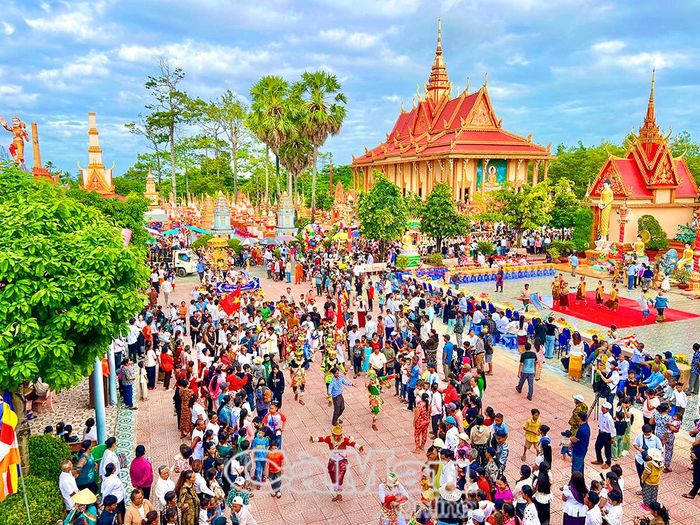 Lễ hội văn  hoá đầy sắc màu của đồng bào Khmer được gìn giữ, phát huy giá trị trong đời sống hiện đại.