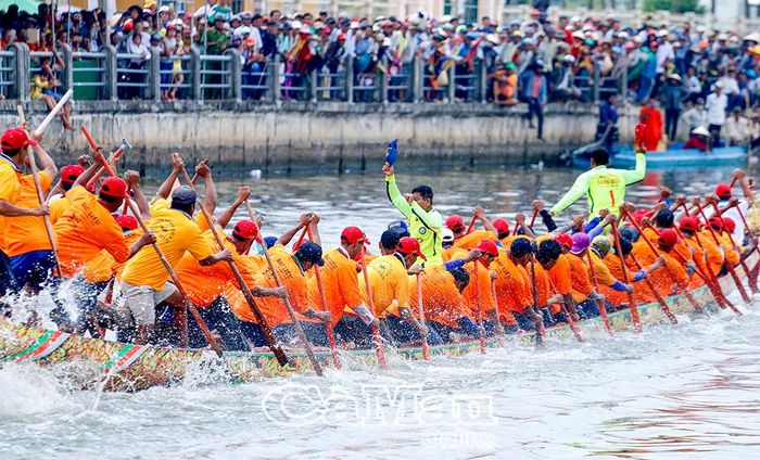 Đua ghe Ngo – nét văn hoá đặc sắc của đồng bào Khmer tại xã Hồng Dân.