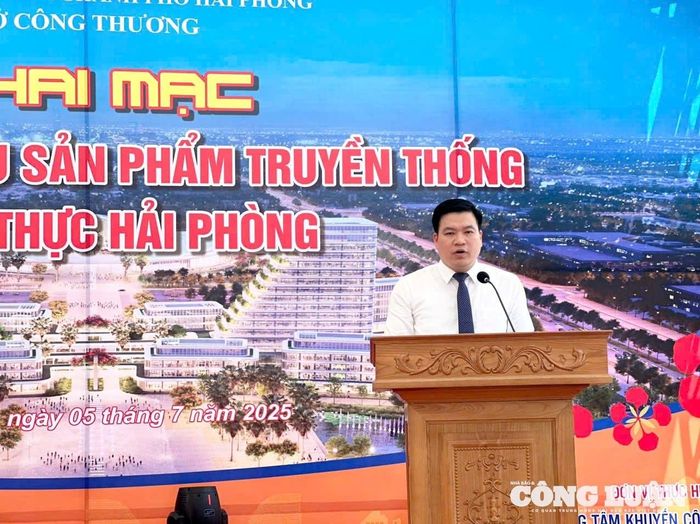 Ông Lê Ngọc Lân - Phó giám đốc Sở Công Thương Hải Phòng phát biểu tại lễ khai mạc Hội chợ