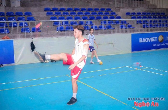 Vận động viên Lê Sỹ Khánh luôn chăm chỉ rèn luyện và đang có sự phát triển tốt. Ảnh: Thành Chung