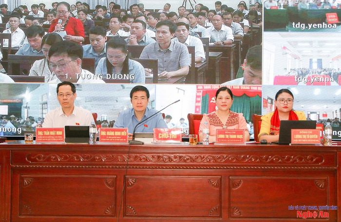 Các đại biểu Quốc hội chủ trì hội nghị. Ảnh: Đình Tuân