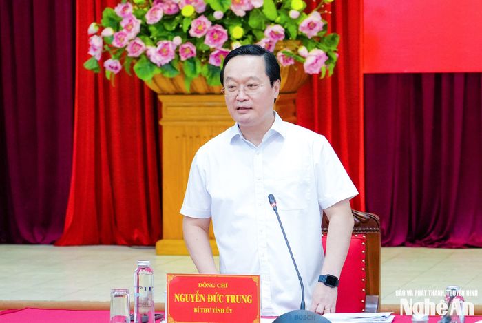 Đồng chí Nguyễn Đức Trung - Bí thư Tỉnh ủy điều hành hội nghị. Ảnh: Phạm Bằng