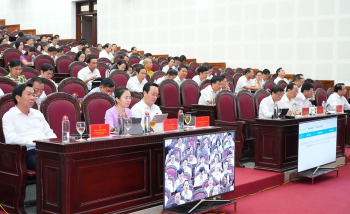Các đại biểu HĐND tỉnh tham dự kỳ họp. Ảnh: Thành Cường