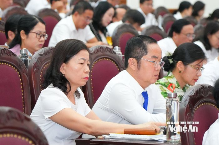 Các đại biểu HĐND tỉnh tham dự kỳ họp. Ảnh: Thành Cường