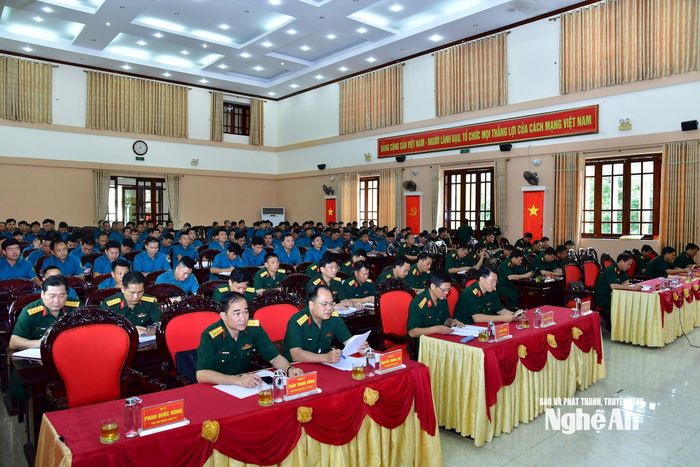 Đại biểu tham dự hội nghị triển khai nhiệm vụ trọng tâm sau khi tổ chức lại cơ quan Quân sự địa phương. Ảnh: Châu Khang