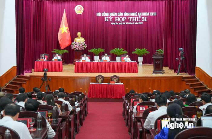 Quang cảnh phiên làm việc sáng 10/7 tại Kỳ họp thứ 31, HĐND tỉnh Nghệ An khóa XVIII. Ảnh: Thành Cường