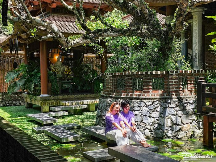 Đặt chân đến nơi đây, dường như mọi muộn phiền âu lo đều tan biến, du khách như đang lạc bước vào chốn bồng lai tiên cảnh. Ảnh: Đình Minh