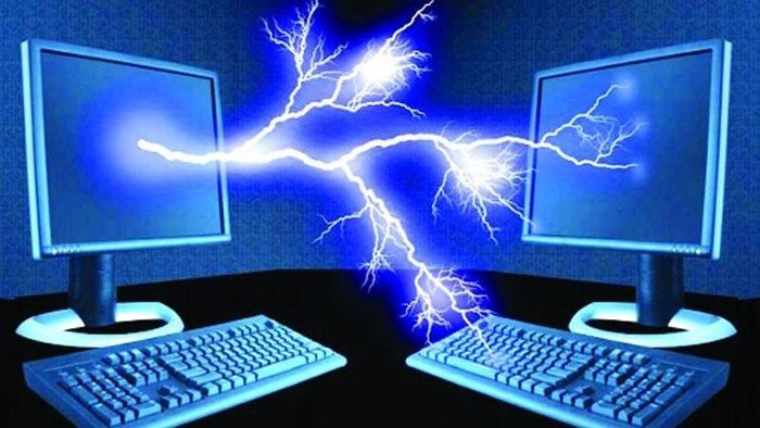 Khi có dông sét thì việc ngắt kết nối thiết bị khỏi nguồn điện không chỉ cần thiết mà còn là biện pháp bảo vệ quan trọng. Ảnh: Internet.