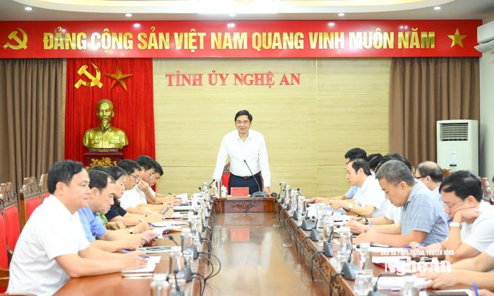 Thường trực Tỉnh ủy làm việc với cơ quan chuyên trách tham mưu, giúp việc Tỉnh ủy. Ảnh: Thành Cường