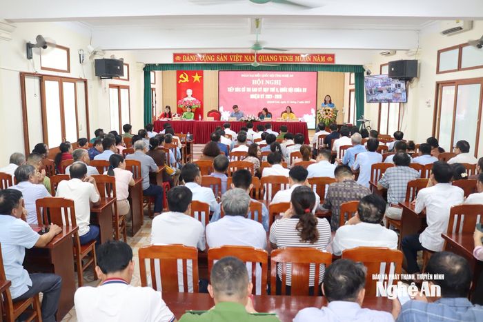 Quang cảnh cuộc tiếp xúc. Ảnh: Việt Hùng