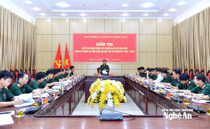 Toàn cảnh cuộc kiểm tra tại Bộ CHQS tỉnh Nghệ An. Ảnh: Châu Khang