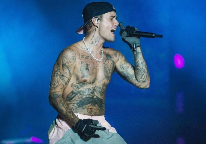 "Swag" đánh dấu một sự chuyển hướng trong phong cách âm nhạc của Bieber