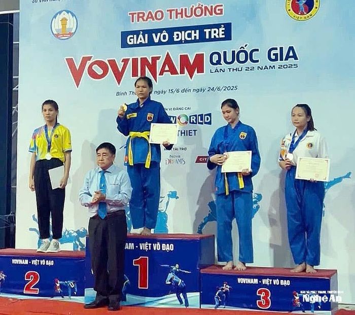 Tấm Huy chương Vàng mà Bùi Thị Lê Thúy đoạt được sau khi thi đấu 10 hiệp tại Giải vô địch trẻ Vovinam Quốc gia năm 2025. Ảnh: NVCC