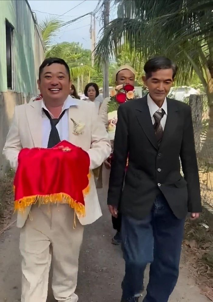  Phùng Ngọc chia tay vợ sau một năm tổ chức đám cưới. 