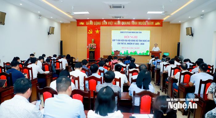 Quang cảnh Hội nghị đóng góp ý kiến dự thảo văn kiện Đại hội đại biểu Đảng bộ tỉnh Nghệ An lần thứ XX, nhiệm kỳ 2025 - 2030 do Đảng ủy UBND tỉnh Nghệ An tổ chức sáng 14/7. Ảnh: Thành Duy