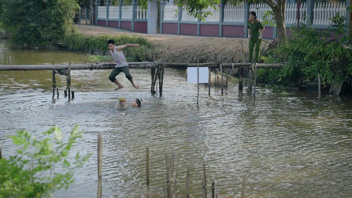 Một số cảnh được hé lộ trong phim "Có anh, nơi ấy bình yên". Ảnh: VFC