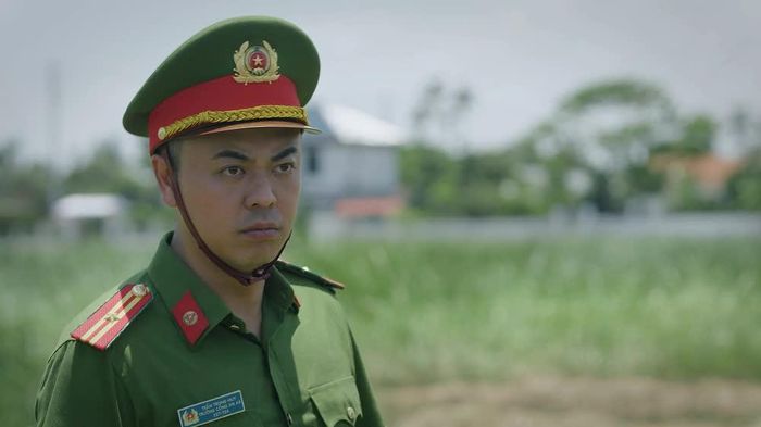Trong phim, Tuấn Tú vào vai Huy, được cử về làm trưởng công an xã Tiên Phong giữa lúc nơi đây liên tiếp xảy ra những vụ việc gây mất an ninh trật tự. Ảnh: VFC