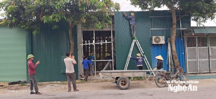 Một số công trình lấn chiếm kiên cố đã được người dân chủ động tháo dỡ. Ảnh: Văn Trường