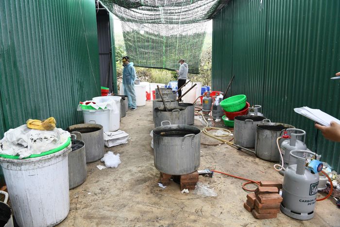 Triệt phá triệt phá xưởng sản xuất 1,4 tấn ma túy ở Nha Trang.