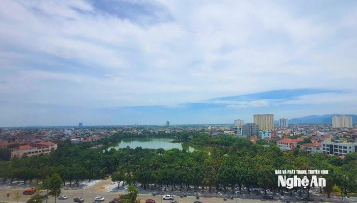 Hiện toàn tỉnh Nghệ An có 3.797 khối, xóm, bản, tổ dân phố trực thuộc 130 xã, phường. Sau quá trình sáp nhập, trên cùng một địa bàn hành chính cấp xã mới đã xuất hiện tình trạng nhiều đơn vị dân cư cơ sở trùng tên nhau. Ảnh: Một góc phường Trường Vinh, tỉnh Nghệ An. Ảnh: Thành Duy