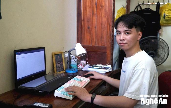 Lê Nguyên Thịnh là thủ khoa của tỉnh Nghệ An và là á khoa toàn quốc Kỳ thi tốt nghiệp THPT năm 2025. Ảnh: Mỹ HàNghệ An souvenirs