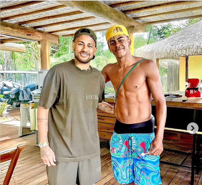 Lối sống tiệc tùng của Neymar có thể ảnh hưởng đến Yamal