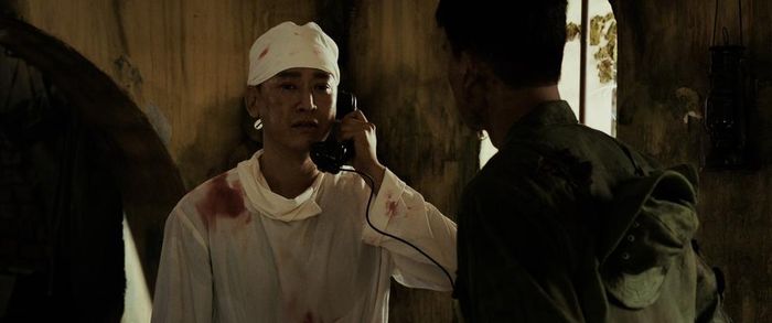 Hứa Vĩ Văn vào vai một bác sĩ quân y. Ảnh: ĐPCC