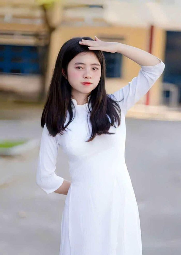  Nữ sinh Phạm Thị Hậu. 