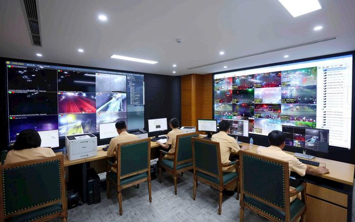 Hình ảnh lực lượng CSGT trực, giám sát qua hệ thống camera.