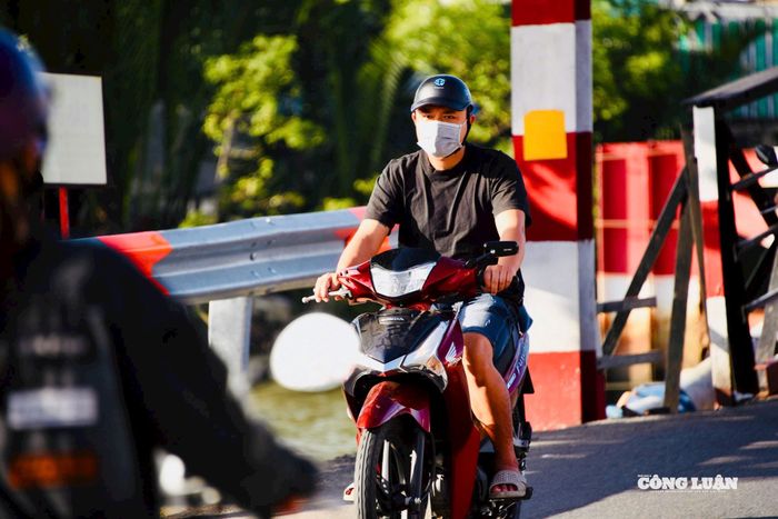 TP HCM đề xuất việc cấm xe xăng 2 bánh giao hàng trong tương lai.