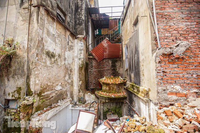 Một số công trình đang tiến hành phá dỡ.