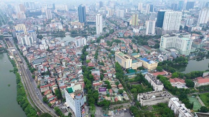 Dự án đường Vành đai 1 đoạn Hoàng Cầu - Voi Phục có chiều dài hơn 2.270 m, với tổng đầu tư hơn 7.200 tỷ đồng. Đến nay, thành phố mới thu hồi được khoảng 30% mặt bằng dự án.