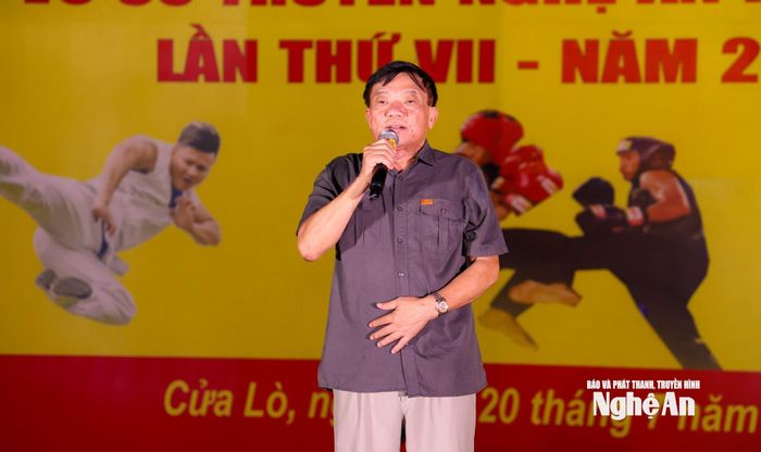 Ông Võ Viết Thanh - Nguyên Ủy viên Ban Thường vụ Tỉnh ủy, nguyên Bí thư Thành ủy Vinh, hiện là Chủ tịch Liên đoàn Võ cổ truyền tỉnh Nghệ An phát biểu tại buổi lễ. Ảnh: Đức Anh