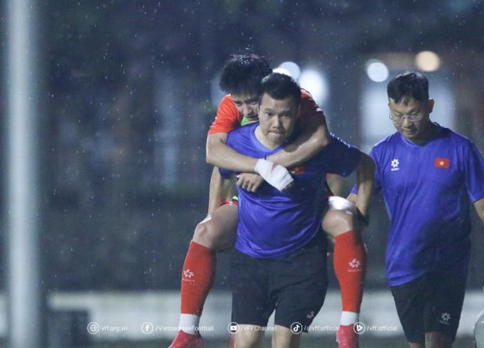 Thanh Nhàn dính chấn thương dây chằng buộc phải rời ĐT U23. Ảnh: VFF.