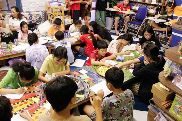 Các bạn nhỏ trong workshop sáng tác với chủ đề “Kể câu chuyện của mình”