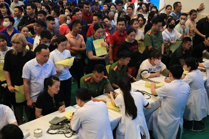 Đây là năm thứ 12 Ngày hội hiến máu tình nguyện “Giọt hồng xứ Tuyên” được tổ chức, hưởng ứng Chương trình “Hành trình Đỏ” lần thứ 13, sự kiện diễn ra tại 32 trong tổng số 34 tỉnh, thành phố trên cả nước. Chương trình năm nay tiếp tục thu hút đông đảo tình nguyện viên đến tham gia hiến máu. 