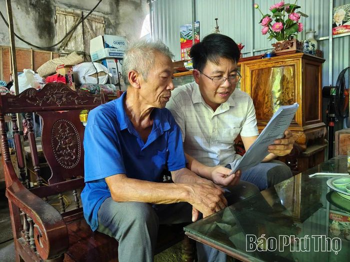 Hộ ông Nguyễn Bá Nhạc - sinh năm 1953 ở khu Tân, xã Yên Sơn thuộc đối tượng hộ nghèo được chi trả trợ cấp.