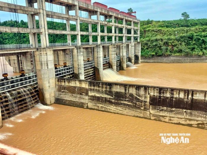 Hồ chứa thủy điện Chi Khê. Ảnh: Phú Hương