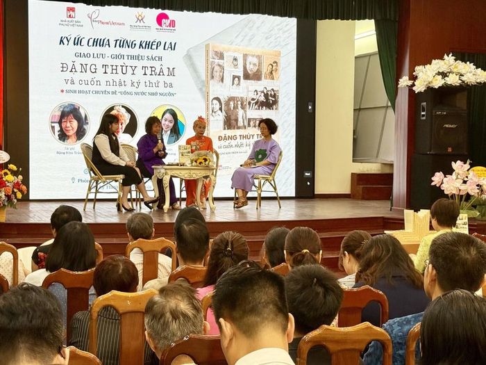 Sự kiện giao lưu giới thiệu sách “Đặng Thùy Trâm và cuốn nhật ký thứ ba”. ảnh: Phương Lan