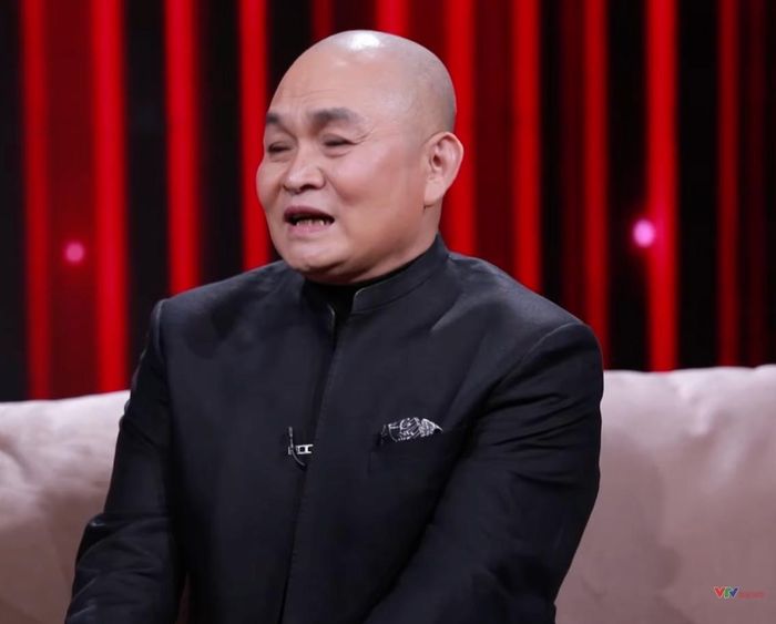 Xuân Hinh cho biết, nghệ thuật đến với ông như một cơ duyên – khởi nguồn từ những buổi trưa nắng chang chang, cậu bé Xuân Hinh bỏ cả làm đồng để chạy về nghe dân ca, chèo đúng giờ phát sóng. Ảnh: Chụp màn hình