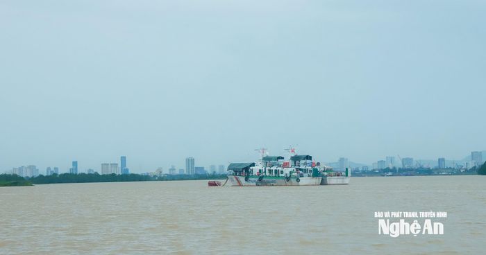 Qua thị sát cho thấy nước sông Lam dâng cao. Trong ảnh: Sông Lam đoạn nhìn vào khu vực thành phố Vinh cũ. Ảnh: Thành Duy