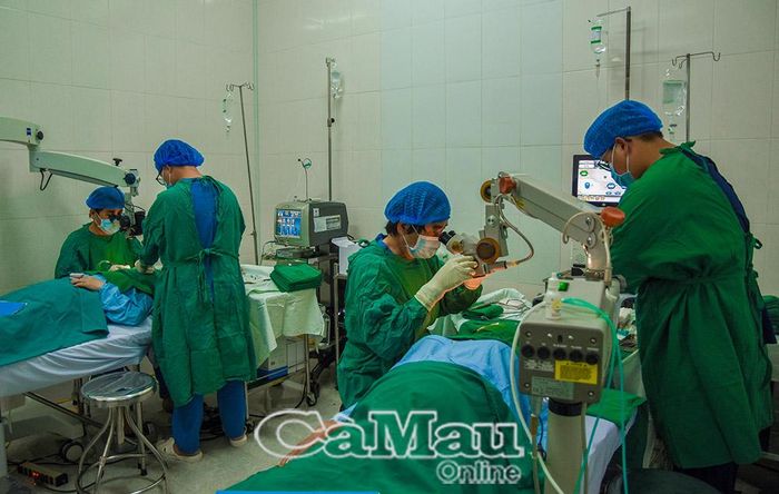 Áp dụng kỹ thuật chuyên sâu trong điều trị mắt tại Bệnh viện Mắt - Da liễu Cà Mau.