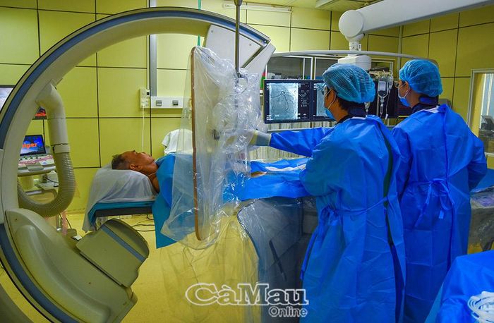 Thời gian qua, Bệnh viện Ða khoa Cà Mau nhận chuyển giao nhiều kỹ thuật, đào tạo nhân lực và triển khai hiệu quả nhiều kỹ thuật cao, trong đó có can thiệp tim mạch.