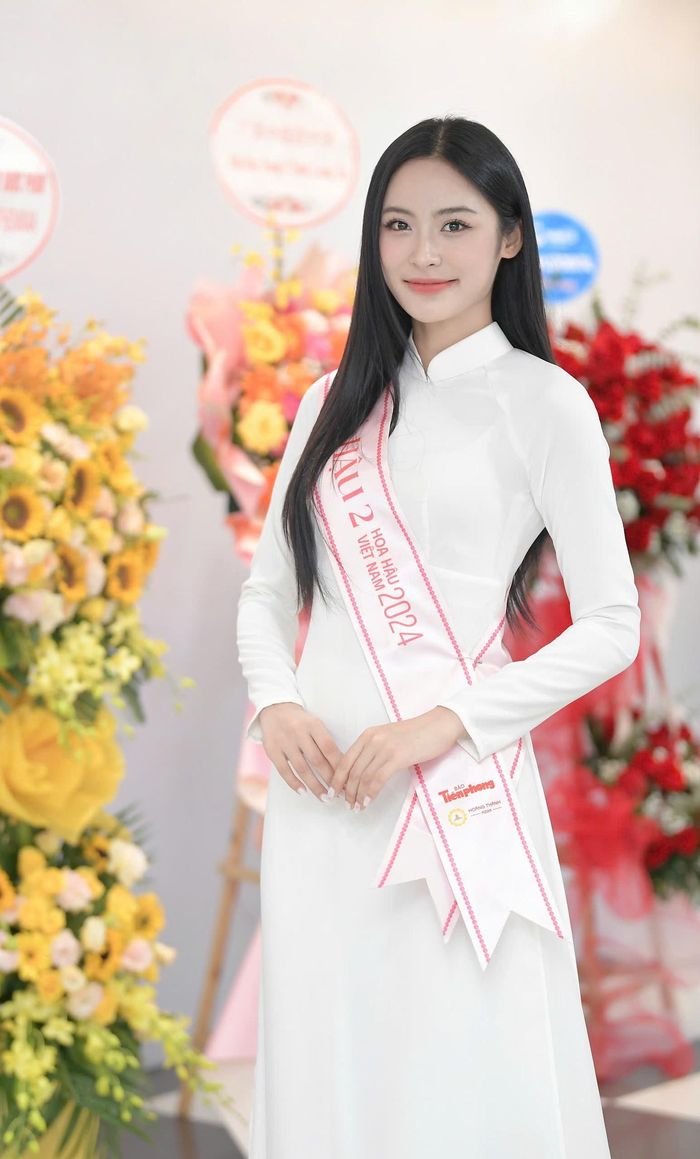  Vân Nhi bày tỏ lòng biết ơn khi được thầy cô tạo điều kiện để có thể hoàn thành nhiệm kỳ á hậu, đồng thời vẫn đảm bảo việc học. Cô mong muốn trong tương lai trở thành một nữ doanh nhân giỏi giang. 