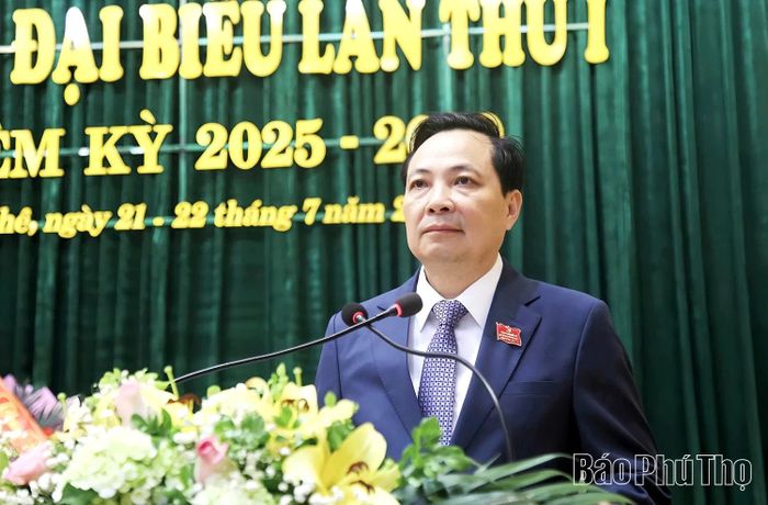 Đồng chí Nguyễn Mạnh Hùng - Bí thư Đảng ủy, Chủ tịch HĐND xã Cẩm Khê phát biểu khai mạc Đại hội